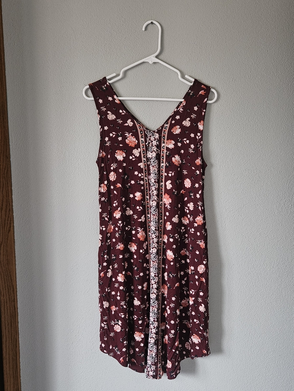 NWT 24/7 Maurices Burgundy Floral V-Neck Sleeveless  Dress